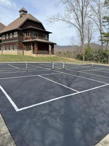 Blue Ridge Mountain Lodge-Ashevillecharlotte 4 Bedrooms Main Floor Only
