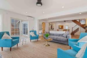 Crystal Beach Executive Waterfront Lakehouse