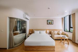Cat Ba Vista Hotel - New 2026 - Central, Rooftop Pool & Skybar