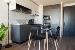 Modern Chill 1BR w Pool & BBQ near Irarrazabal