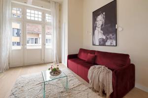 Steps from the Basilica Stylish 2BR City Hideaway