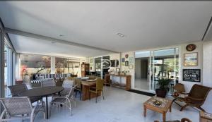 Casa Luxuosa em Riviera Condomínio Hang Roa