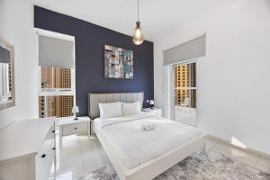 Enticing space With Marina View Near the Beach!