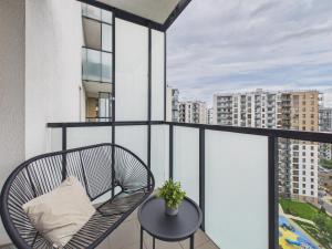15th Floor Stay with Balcony & Gym by Solarento