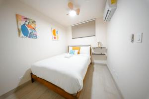 Apartment with Private Balcony & Workspace