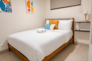 Apartment with Private Balcony & Workspace
