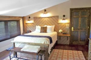Standard Queen Room room in Three Chimneys Inn
