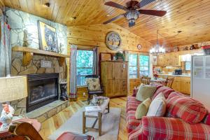 Peaceful Blue Ridge Cabin w Decks & Fire Pit