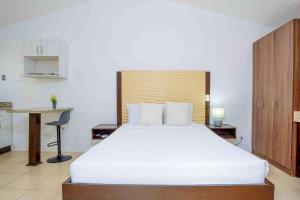 Ground-Floor Studio w Pool Access, Walk to Beach!