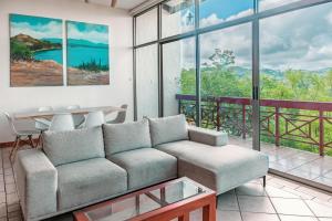 Playa del Coco 3BR: Ocean Views & Pools!