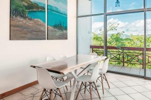 Playa del Coco 3BR: Ocean Views & Pools!