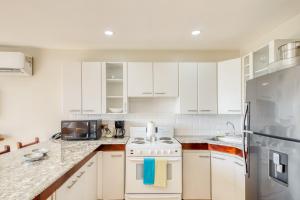 Playa Hermosa Resort Villa w Ocean Views & Pool!