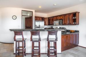 Relaxing 3BR Ocean-View Condo | 2 Balconies