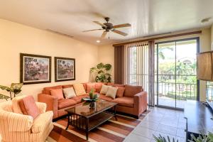 Walkable Coco Beach Condo w Balcony, Pool