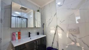 DAP Vazo Kule Residence on the 17th floor with a view of the Princes Islands