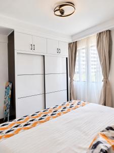 "Beautiful luxurious spacious apartment with amazing amenities