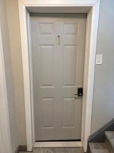 ENTIRE 2 BEDROOM APARTMENT UPTOWN WATERLOO - e1