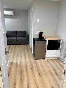 ENTIRE 2 BEDROOM APARTMENT UPTOWN WATERLOO - e1