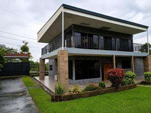 Villa Arenal - Waterfall Pool Volcano View BBQ
