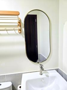 Aikas Cozy 1BR Retreat, Walk to IT Park, Fast Wifi