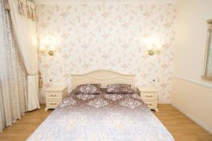 20 Deribasivska 2-bedrooms Apartment
