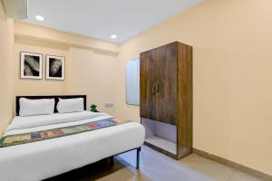 The Crown Aura Nr Diamond Plaza
