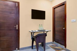 The Crown Aura Nr Diamond Plaza