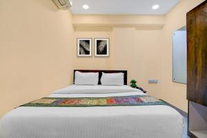The Crown Aura Nr Diamond Plaza