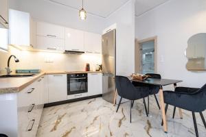 Elegant Luxury 2BR Apartment in Glyfada