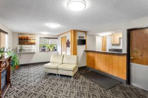 Super 8 by Wyndham Elkins