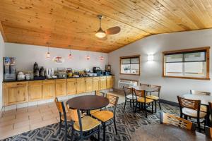 Super 8 by Wyndham Elkins