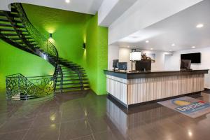 Days Inn by Wyndham Montreal Airport Conference Centre