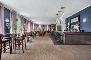 Days Inn by Wyndham Montreal Airport Conference Centre
