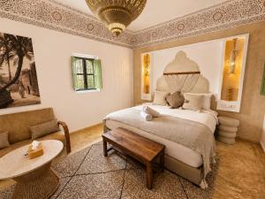 Riad Privé Chic 10 pers, piscine, petit-déjeuners, proche Jemaa el-Fna