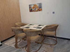Elegant classy apartment with swimming pool ,fully equipped gym ,child play area and close proximity to shopping malls and great breathtaking views