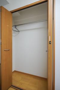 Direct Airport Bus & Namba! Spacious 2BR Apt for 5
