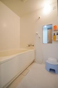 Direct Airport Bus & Namba! Spacious 2BR Apt for 5