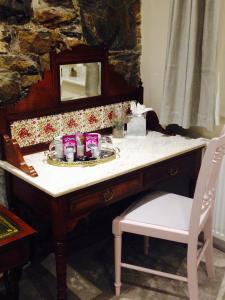 Superior Double Room with Bath room in Lydford House