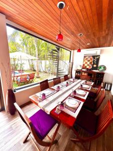 Coconut Palms Villa, Huge Private Pool Villa with Pool Table & Gym in Rawai, Phuket
