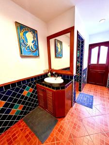 Coconut Palms Villa, Huge Private Pool Villa with Pool Table & Gym in Rawai, Phuket