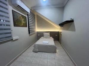AZKAZ Homestay