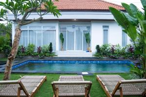 LUXURIOUS 3BR BOHO-TROPICAL VILLA IN PADANG LINJONG - Enclosed LIVING!!!