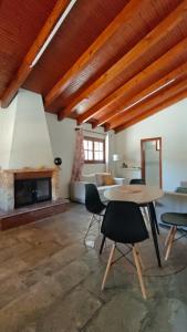 Iniochos guesthouse - pool bar