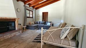 Iniochos guesthouse - pool bar