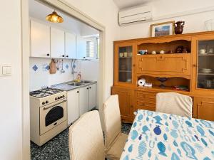 Spacious retro 3-bedroom home 130m2 in Zadar, Puntamika Borik beach area