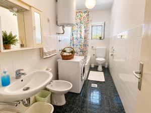 Spacious retro 3-bedroom home 130m2 in Zadar, Puntamika Borik beach area