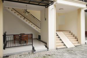 RedDoorz Syariah near Mercu Buana University