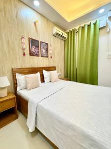 Iraaya Stays - Premium 2BHK - Close to Premanand Maharaj ji Route