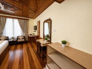 Manali Royal 3 Bedroom independent Heritage villas with Private Lawn near Volvo Bus Stand, Manali