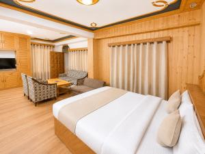 Snow Clad Private & independent 1,2,3,4,5 Bedrooms Luxury Villa & Cottages, Manali